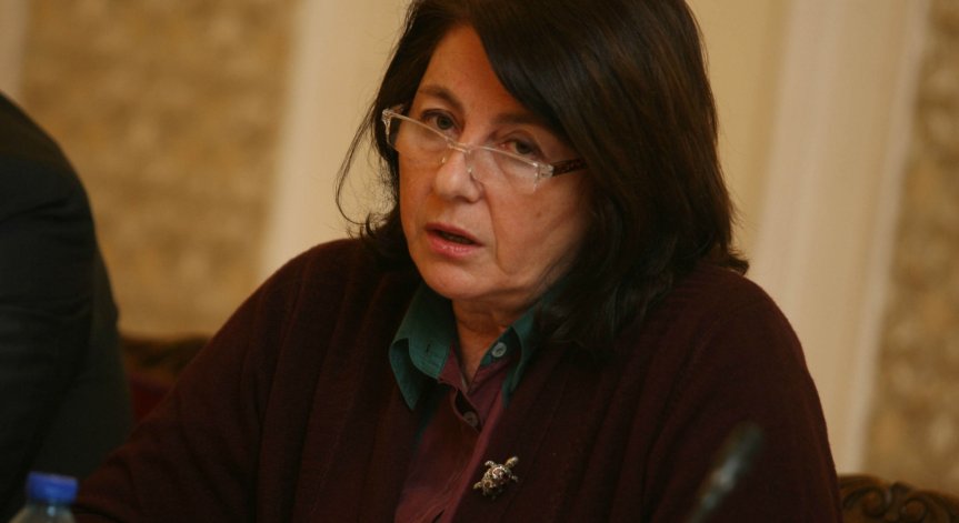 КЕВР: Възможно е поевтиняване на топлата вода