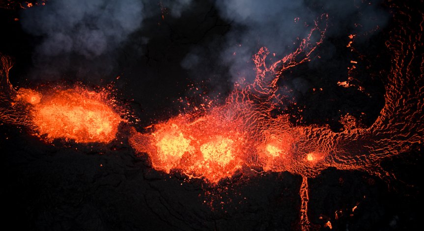 Вулканът наложи евакуация на рибарско селище.