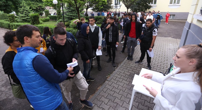 Седмокласниците разбират написан текст, но трудно разчитат таблици и диаграми