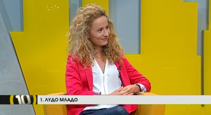 Десет песни за България с Деси Добрева