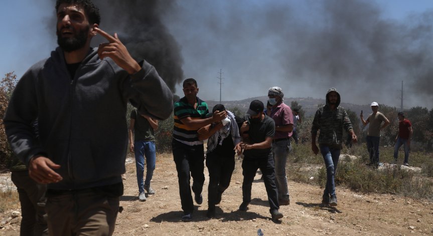 Изстрели, сачми и сълзотворен газ - 113 палестинци са ранени при сблъсъци с израелската полиция