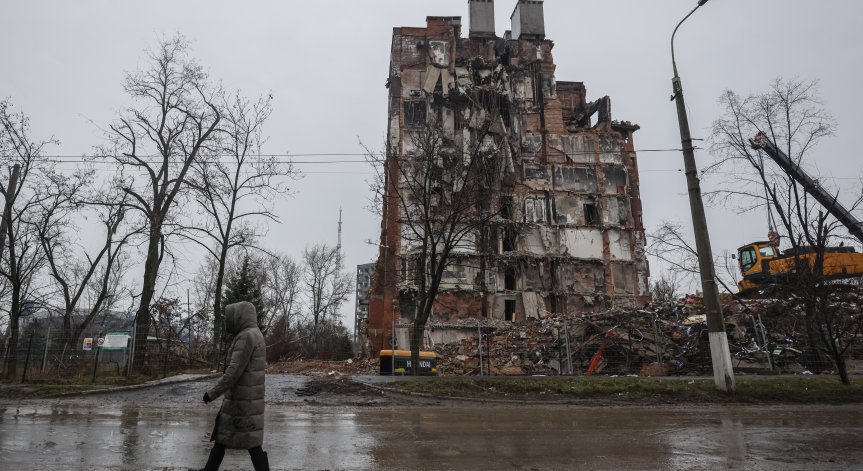 Нови атаки в Украйна отнеха живота на петима души, ударен е и старчески дом