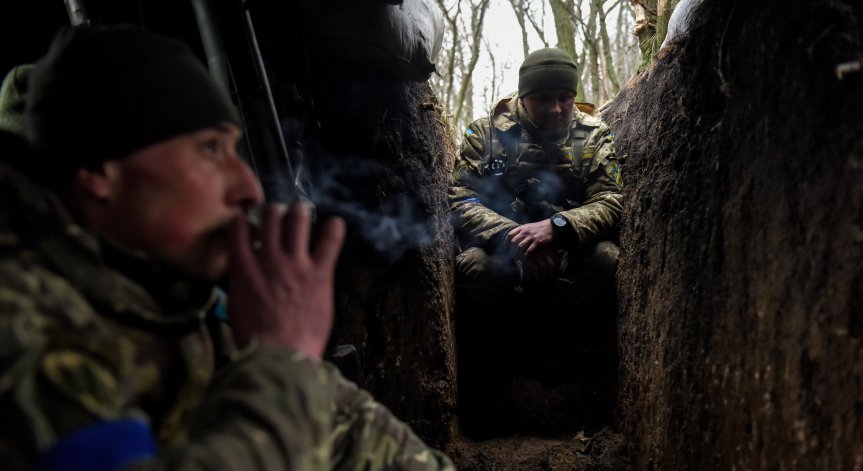 Живот, заложен на карта: Украинци се крият от повиквателна: Всеки ден погребват стотици