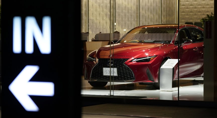 Японските автомобилни производители проучват технология за полуавтономно шофиране