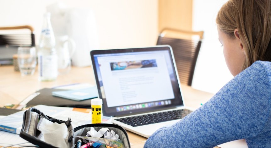 Учениците преминават на двудневно онлайн обучение