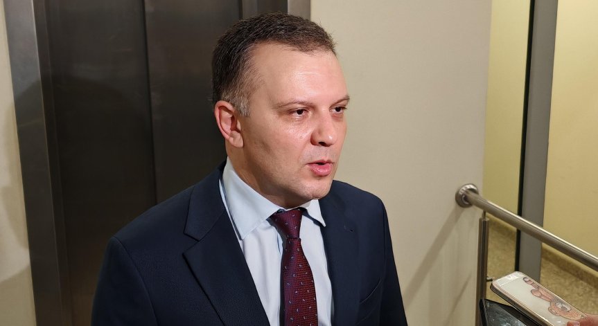 Министър Найденов сезира ВСС заради реабилитиран педофил, назначен за охрана на деца в училище