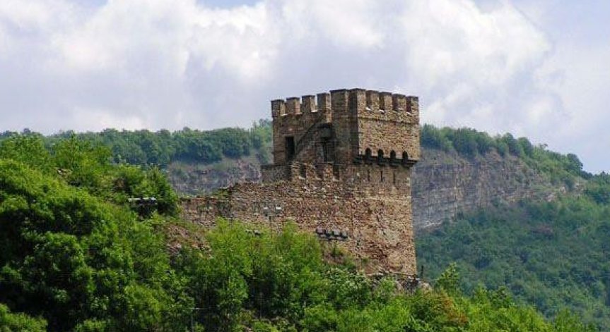 Психично болна жена се хвърли от Балдуиновата кула, оцеля