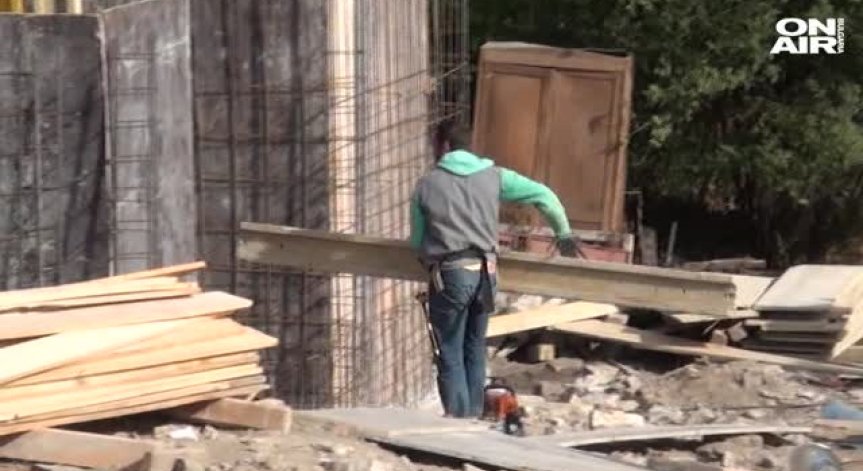 10 месеца след взрива в Хитрино потърпевши още живеят във фургони