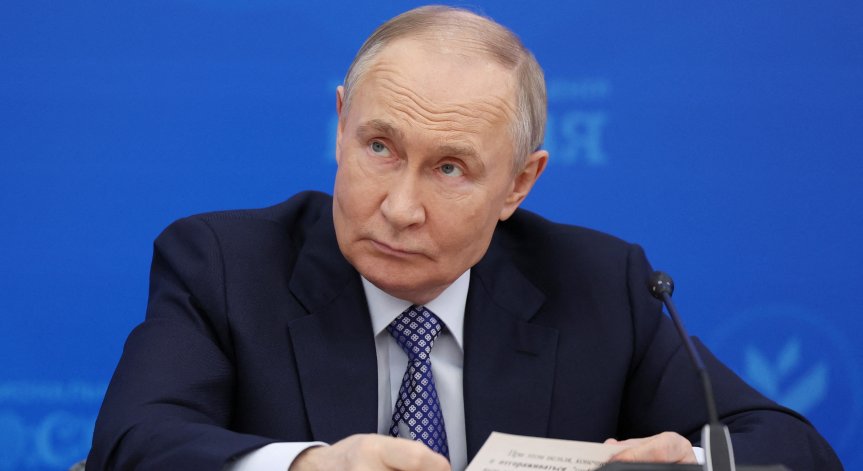 По-рано Путин проведе разговор с командващите силите на Курското направление.