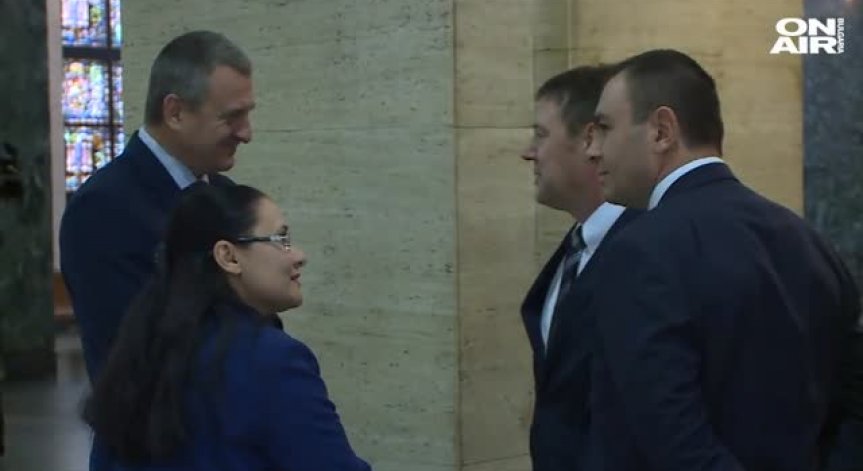 Сигнал за бомба спря делото 