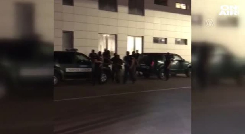 Турските власти показаха как предават арестуваните заедно Бенчев и Очите