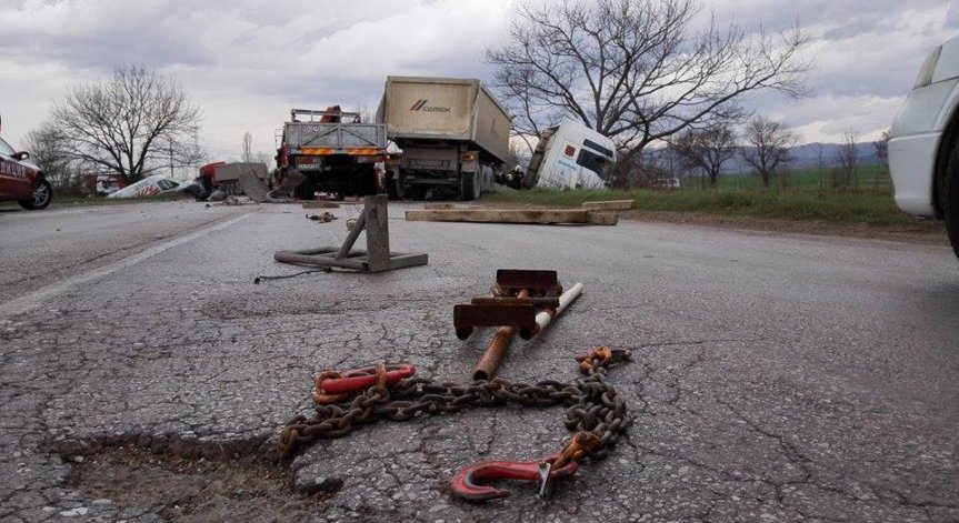 Верижна катастрофа на Околовръстното в София прати двама в Пирогов