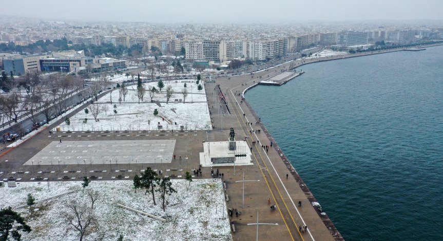 Гръцкият туризъм в криза: 77% спад в приходите, продават над 300 хотела