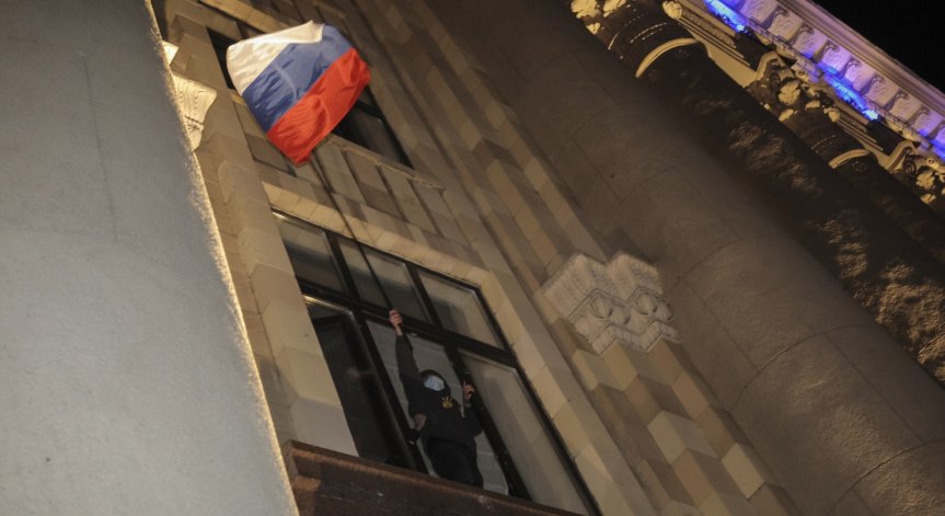 Продължава инвазията на проруски активисти в административни сгради в Източна Украйна