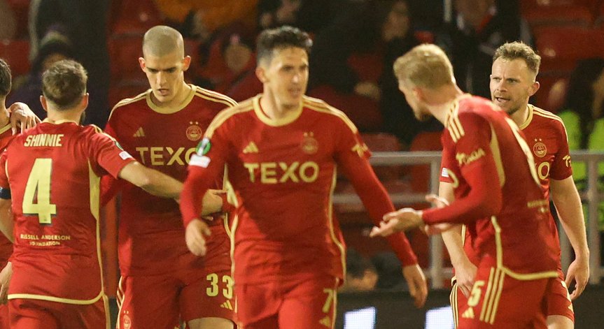 Тимът падна с 0:6 в двубой от полуфиналите в турнира за Купата на Лигата в Шотландия.