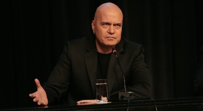 Трифонов: Този, който трябва да знае колко пари има Слави, знае, за другите това е сеир