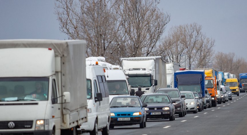 Шофирайте внимателно и със съобразена скорост!