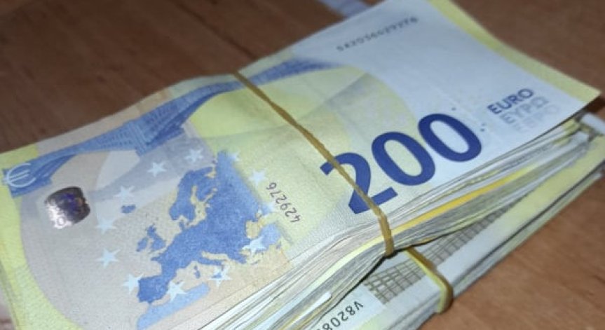 Откриха контрабандна валута за над 80 000 лева на 