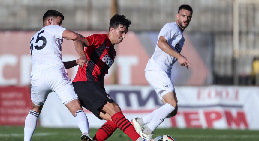 Нулево равенство между Локомотив и Хебър.