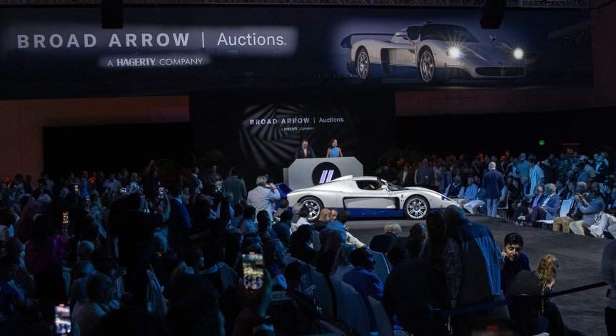 Произведени са едва 50 екземпляра от MC12 Stradale.