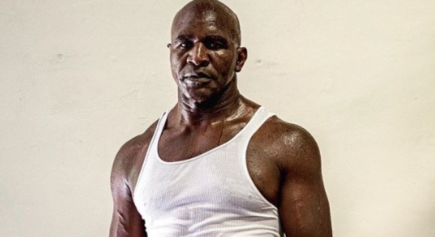 57-годишният Холифийлд отново тренира като звяр