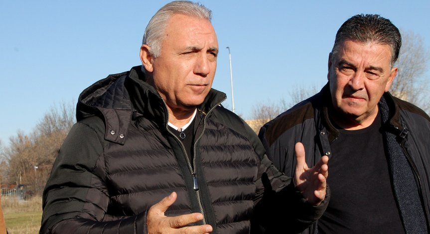 Христо Стоичков предизвика еуфория с посещение в пловдивска панелка