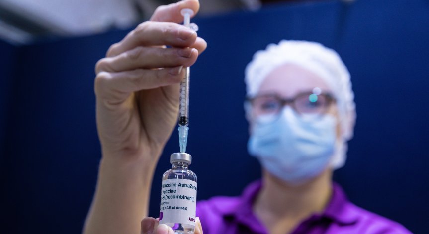 Австралия сигнализира за два смъртни случая, свързани с AstraZeneca