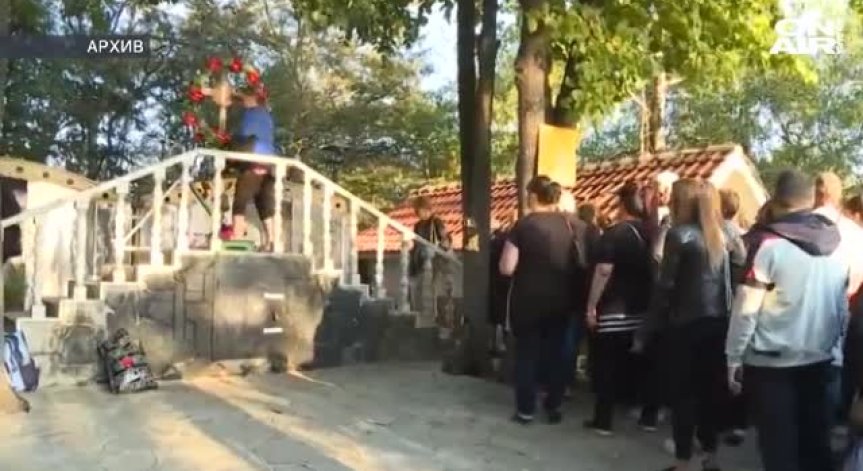 Пътни полицаи ще подпомагат трафика към Кръстова гора