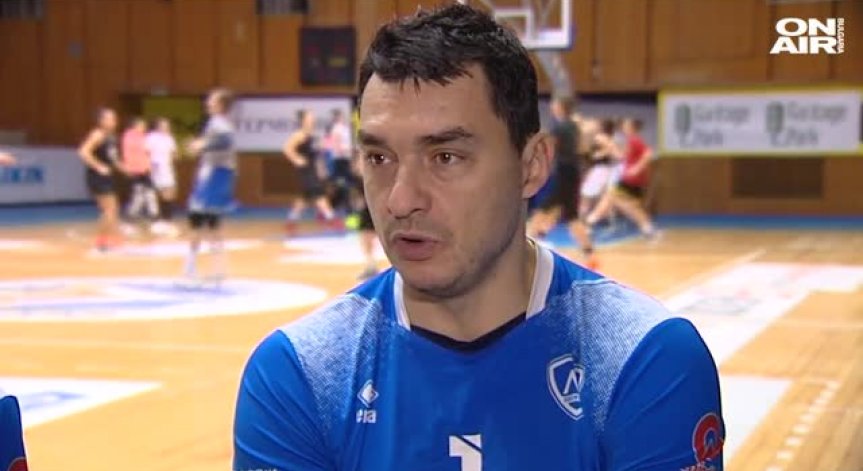 Владо Николов и синът му Алекс - рамо до рамо на волейболното игрище
