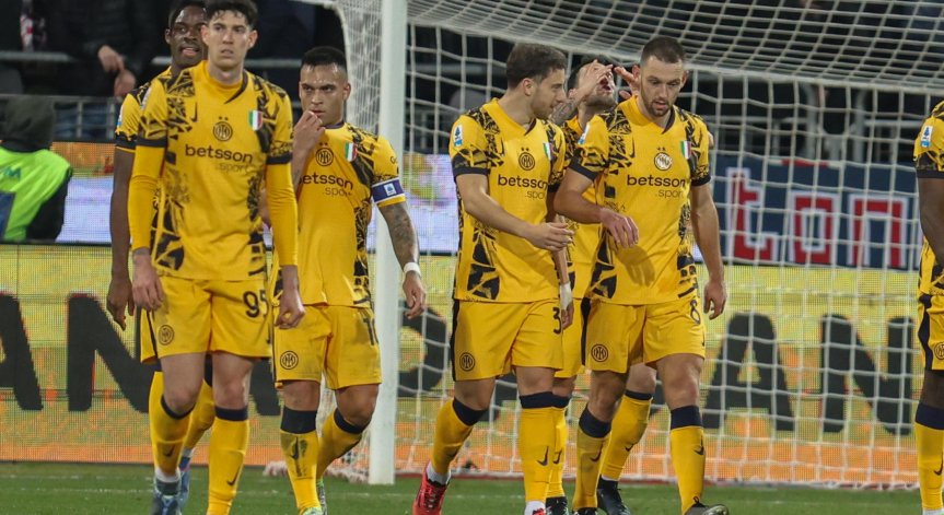 Интер се изравни на върха с Аталанта.