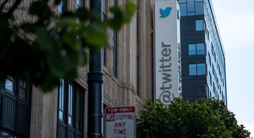 Мъск моли съкратени служители да се върнат на работа в Twitter 