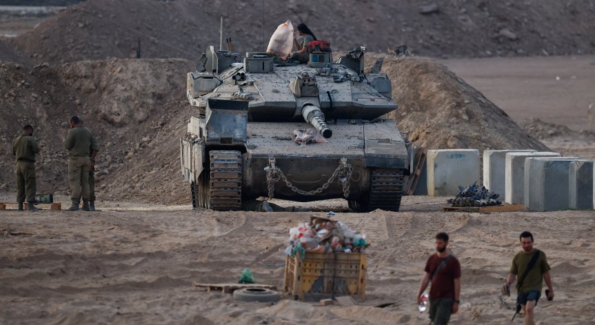 Израелската армия съобщава за престрелка след взрива.