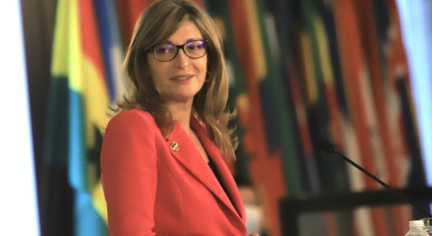 Захариева: Путин счита България за слабо звено на НАТО и спекулира със страната ни