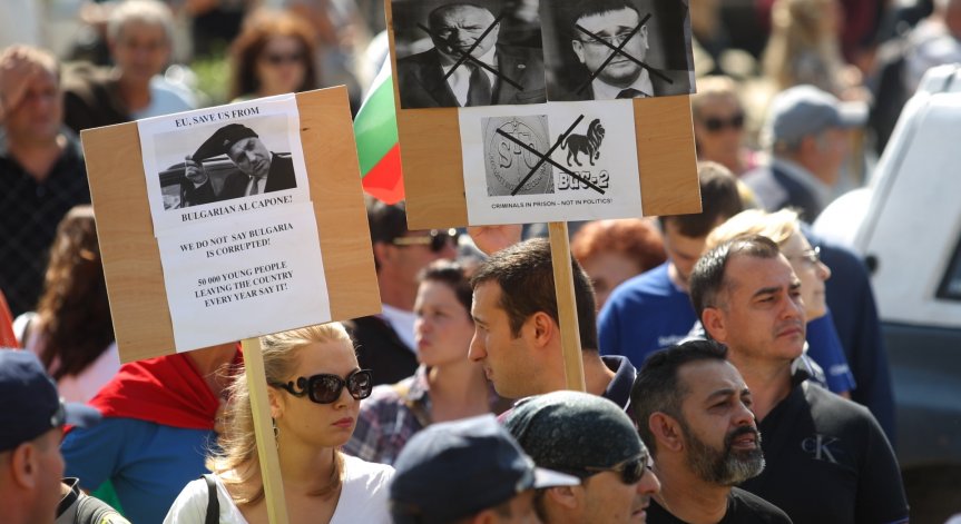 Протест в центъра на столицата: Граждани настояват за смяна на политическата система