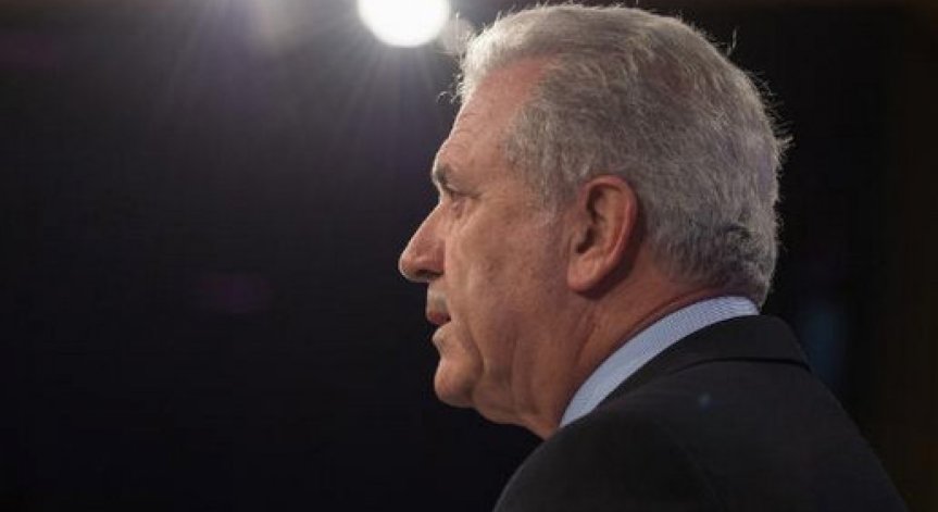 Центровете за бежанци в ЕС готови до месец