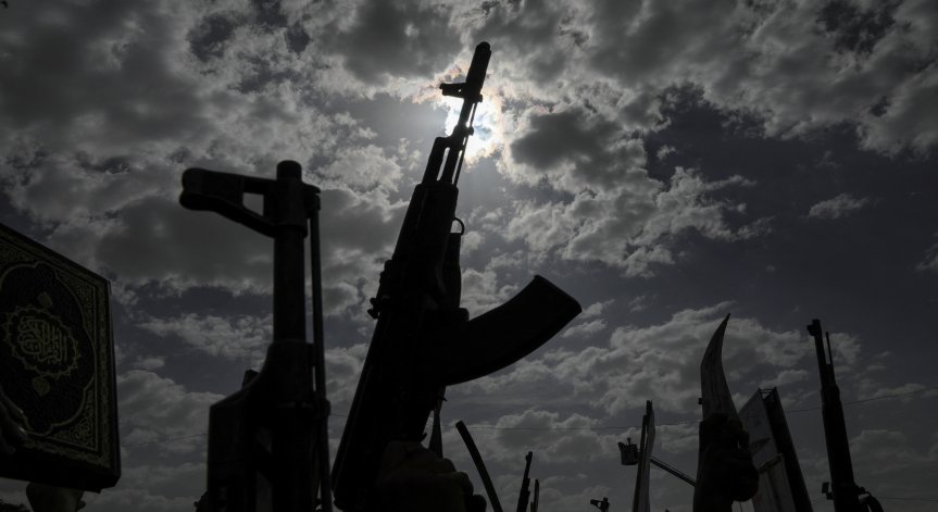 Хутите атакуват, а САЩ усилват военните действия.