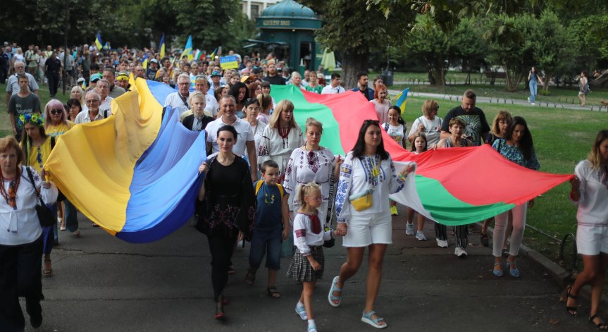 България е сред трите страни с най-голям спад на бежанци.