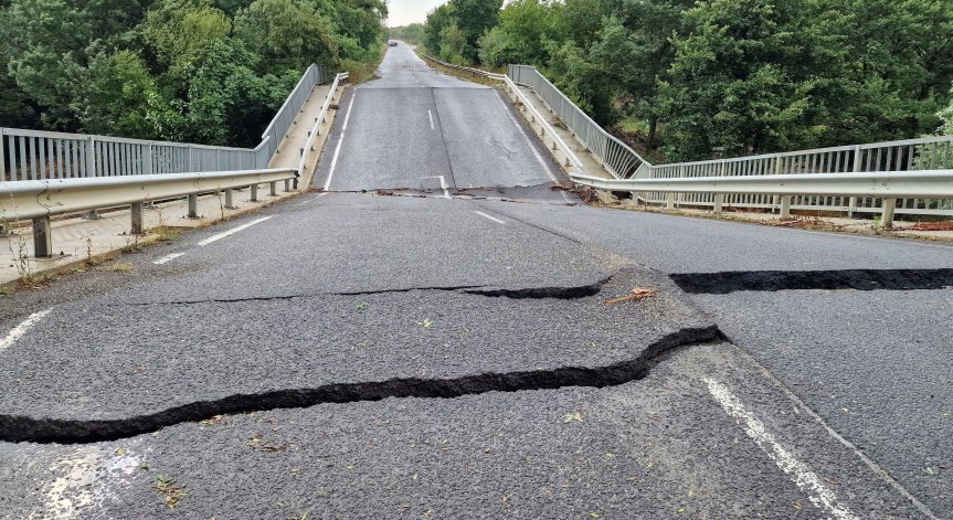 След водния Ад: Транспортен хаос, пуснаха пътя Нестинарка - Царево