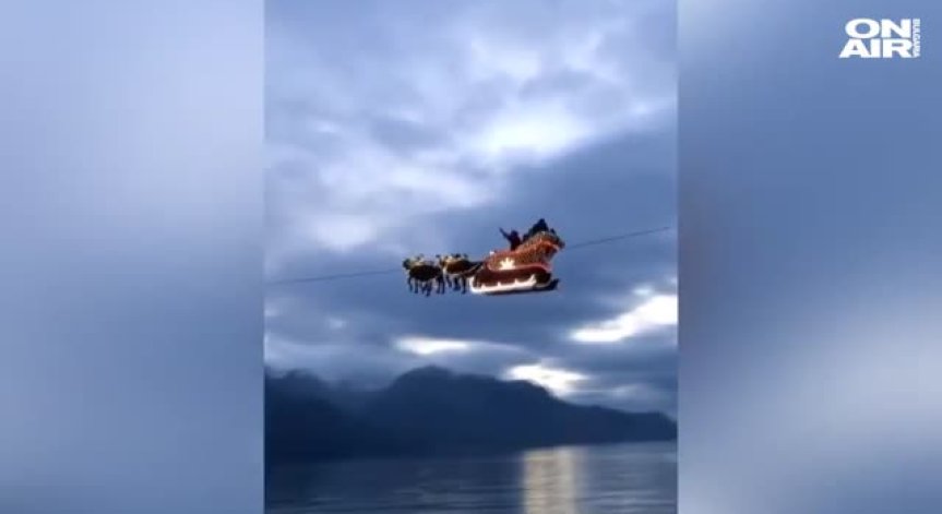 Дядо Коледа прелетя с шейната си над базар в Швейцария