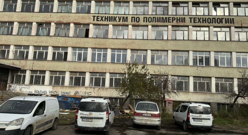 Родители сигнализираха, че децата им учат в необитаема и полуразрушена сграда без отопление