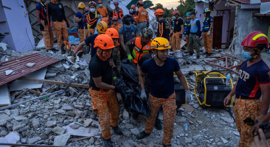 Земетресението във Филипините е отнело най-малко 72 живота