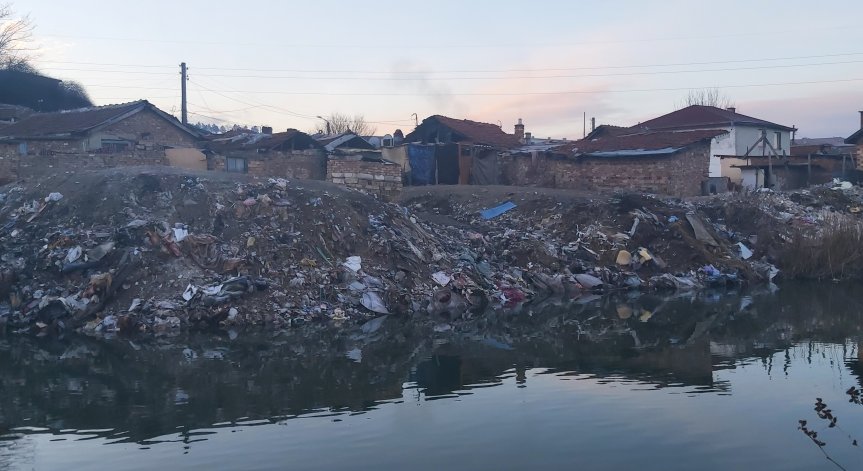 Поредно незаконно сметище, този път край река Чая