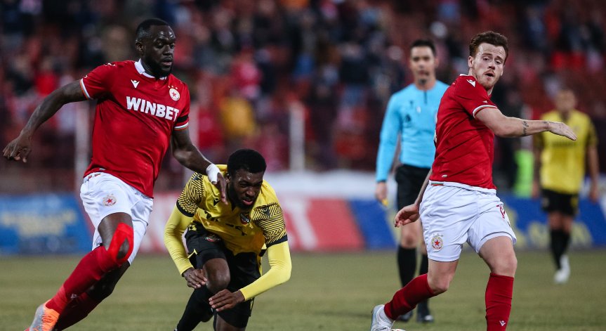 Пред пълни трибуни и в памет на Жеков: Назон и компания удариха 