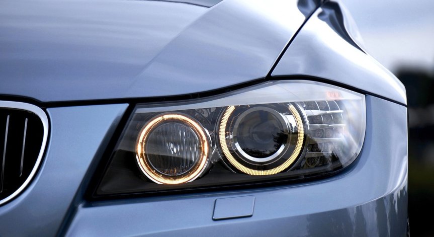 Офталмолози обясниха как действа светлината от фаровете.