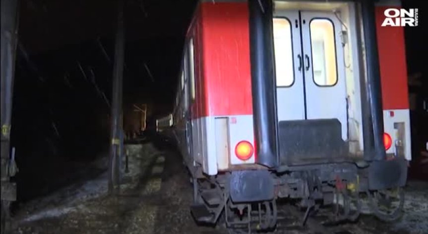 Влак помете лека кола и уби 53-годишна жена край Плачковци