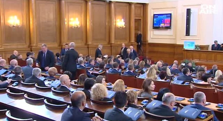 Новите депутати прекрачиха прага на Народното събрание