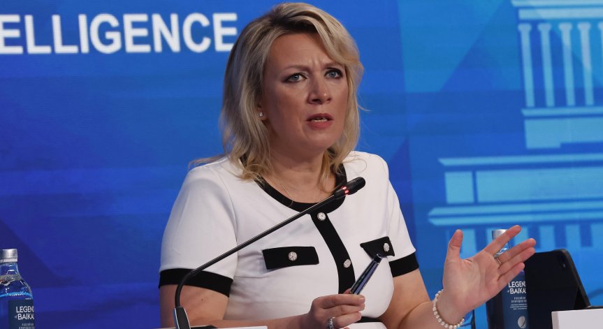Захарова се присмя на Стармър след оставката, прати го да коси трева в Русия