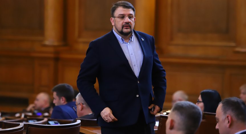 Настимир Ананиев ще съди Слави Трифонов заради скандала с 