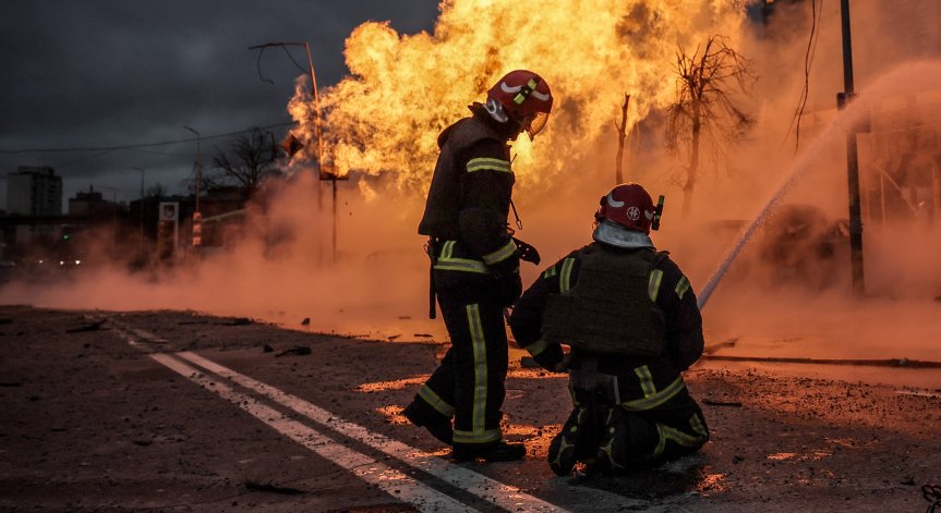 Дронове взривиха една от най-големите рафинерии на 