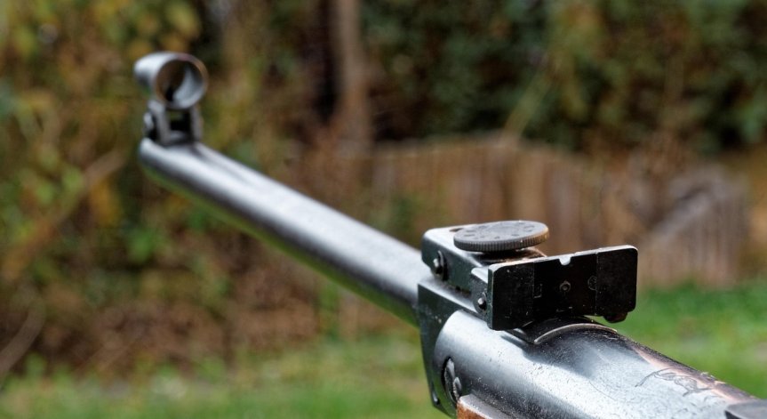 Въздушната пушка е била законно регистрирана.